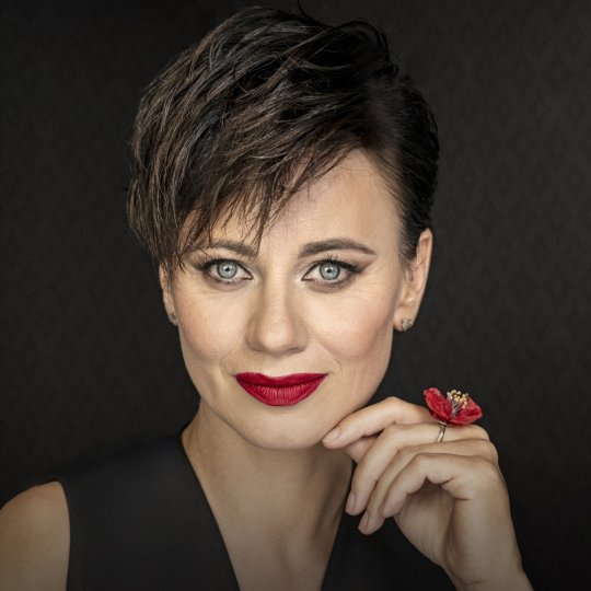 DÁŠA ZÁZVŮRKOVÁ - OBECNÍ DŮM